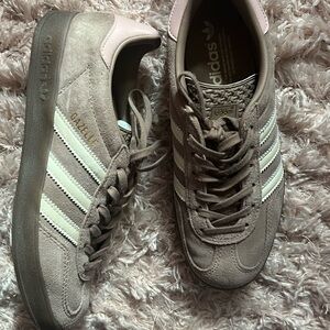 adidas Gazelle women’s